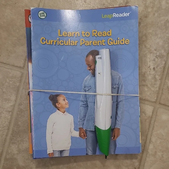 LeapFrog LeapReader with Books - Picture 1 of 5